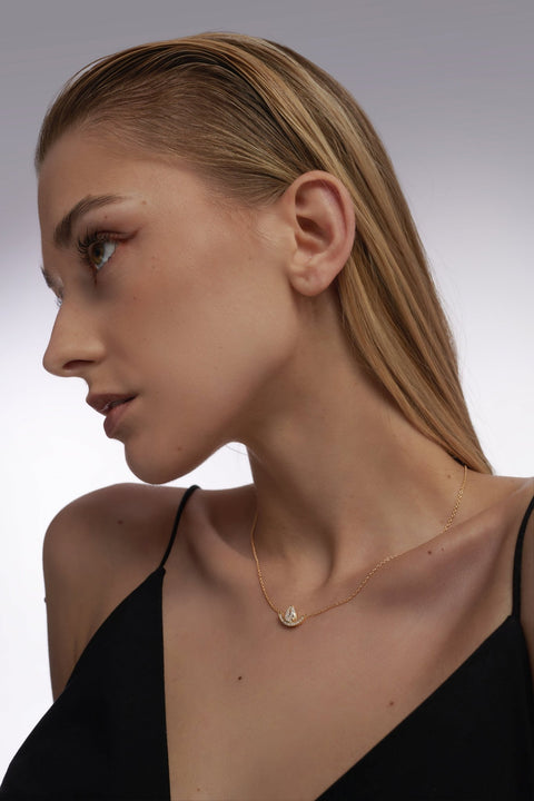 Intrépide grand arc pavée poire solitaire necklace - The Future Rocks