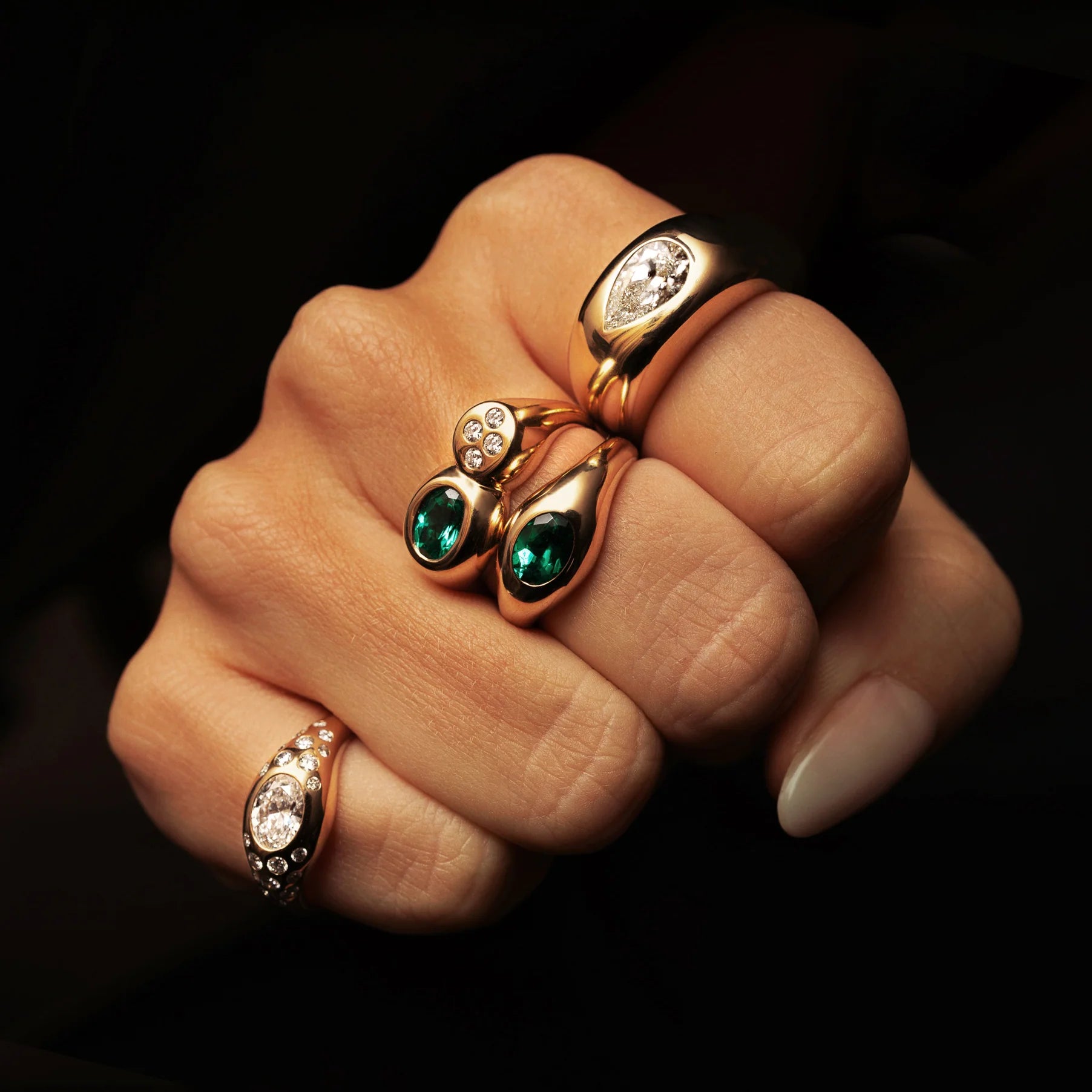  Curve scattered diamond signet ring - Curve scattered diamond signet ring -  The Future Rocks -    4 