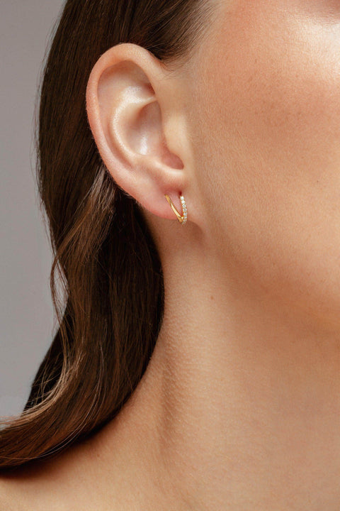  Criollas V earrings - V Shaped Diamond Huggie Earrings -  The Future Rocks  -    2 