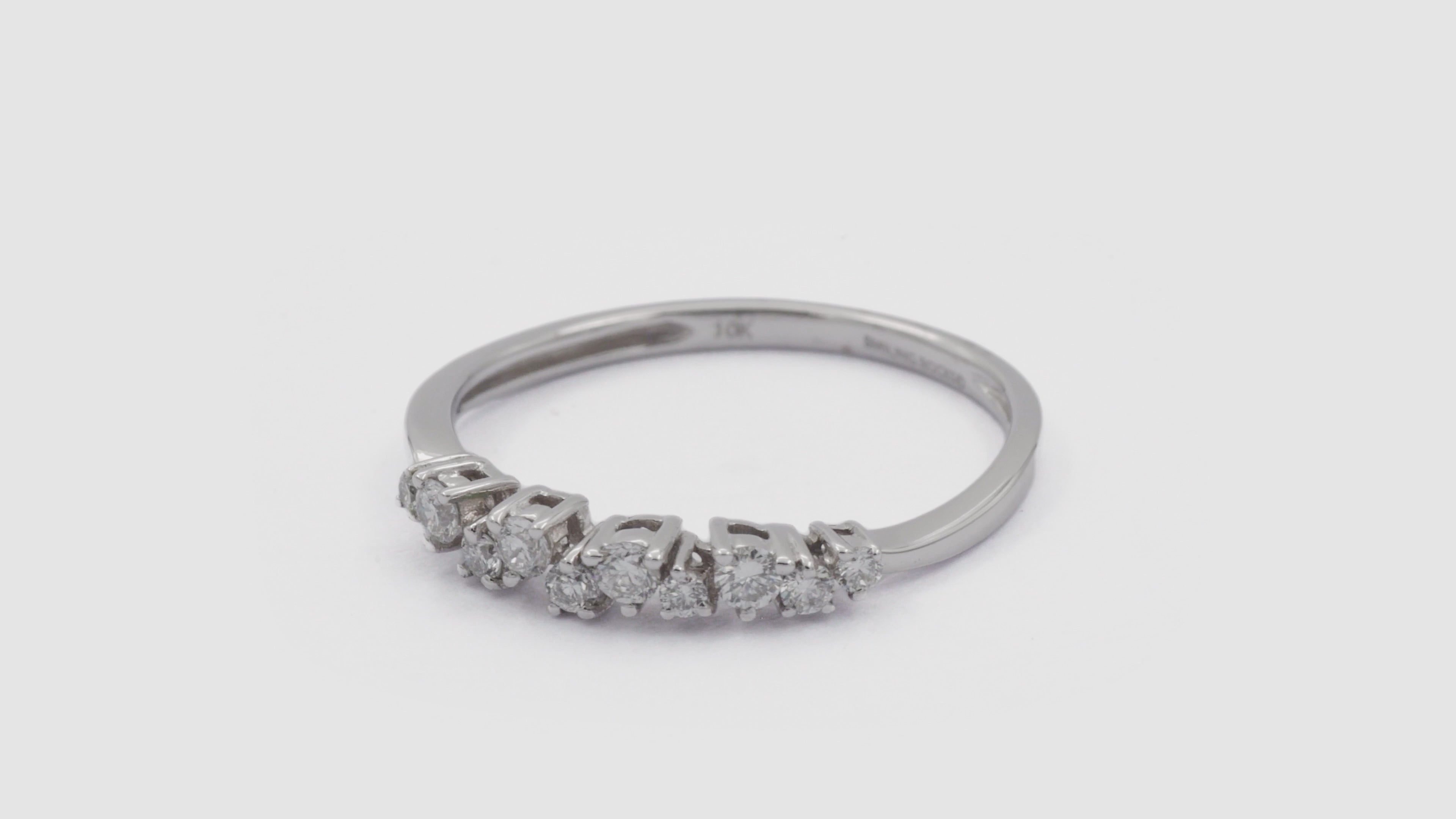 Smiling Rocks - Drizzle ring I - 14k white gold lab-grown diamond ring - Video 01